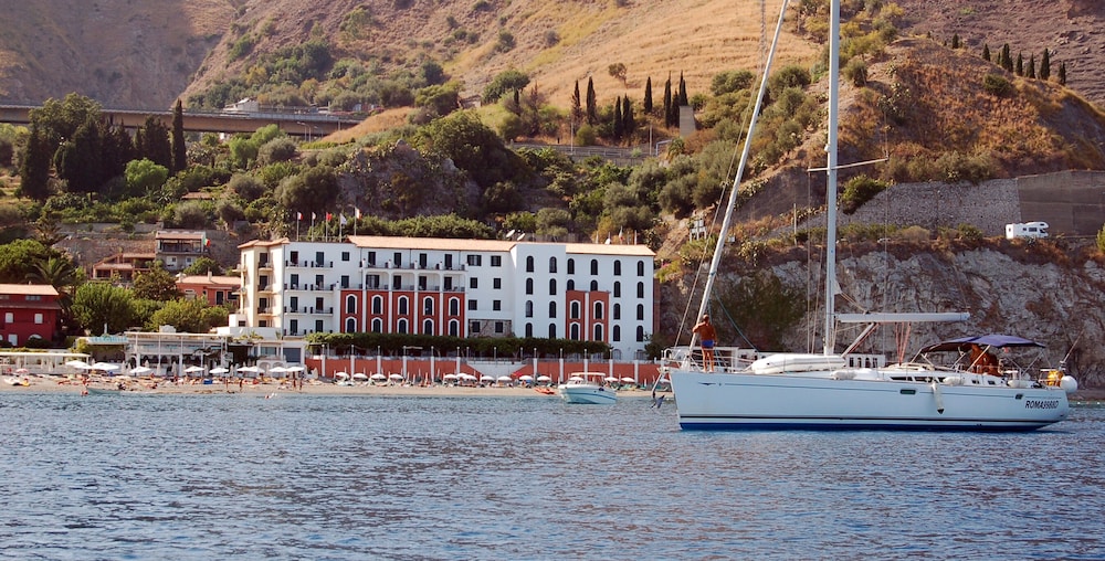 Hotel Lido Mediterranee — Hotel building in Taormina, Sicily