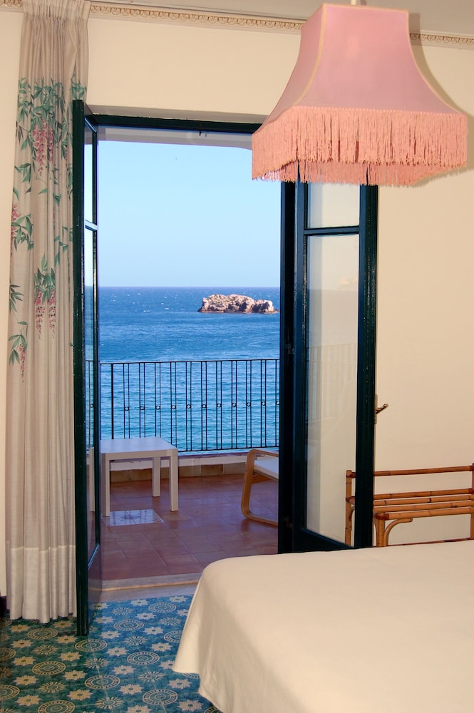 Hotel Lido Mediterranee — Hotel rooms in Taormina, Sicily