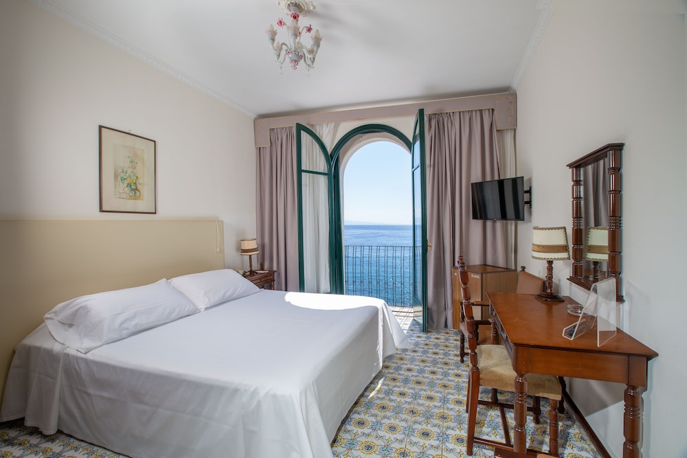 Hotel Lido Mediterranee — Hotel rooms in Taormina, Sicily