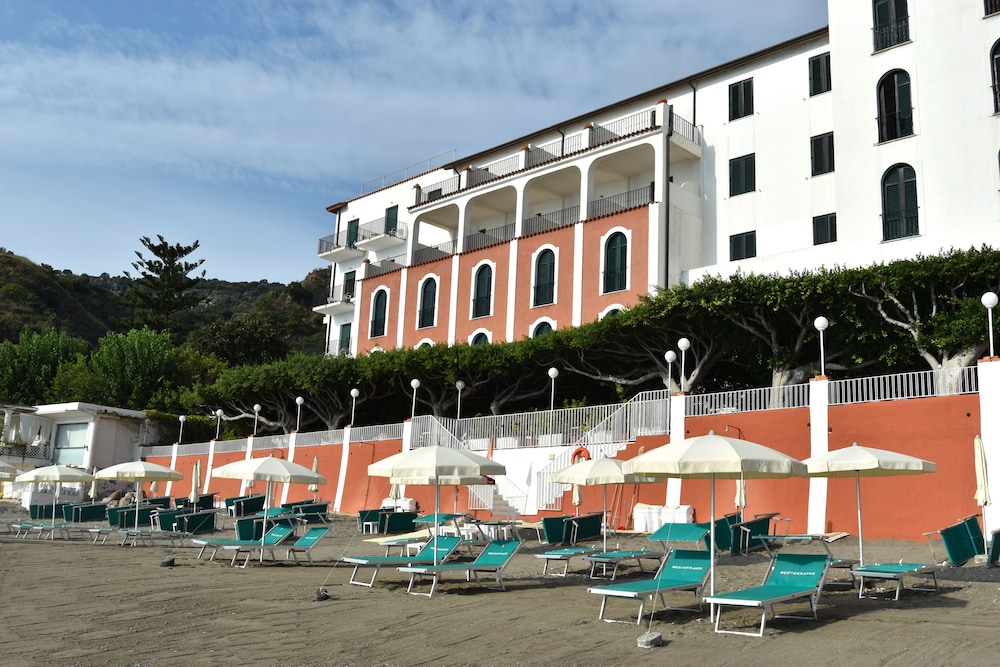 Hotel Lido Mediterranee — Hotel building in Taormina, Sicily