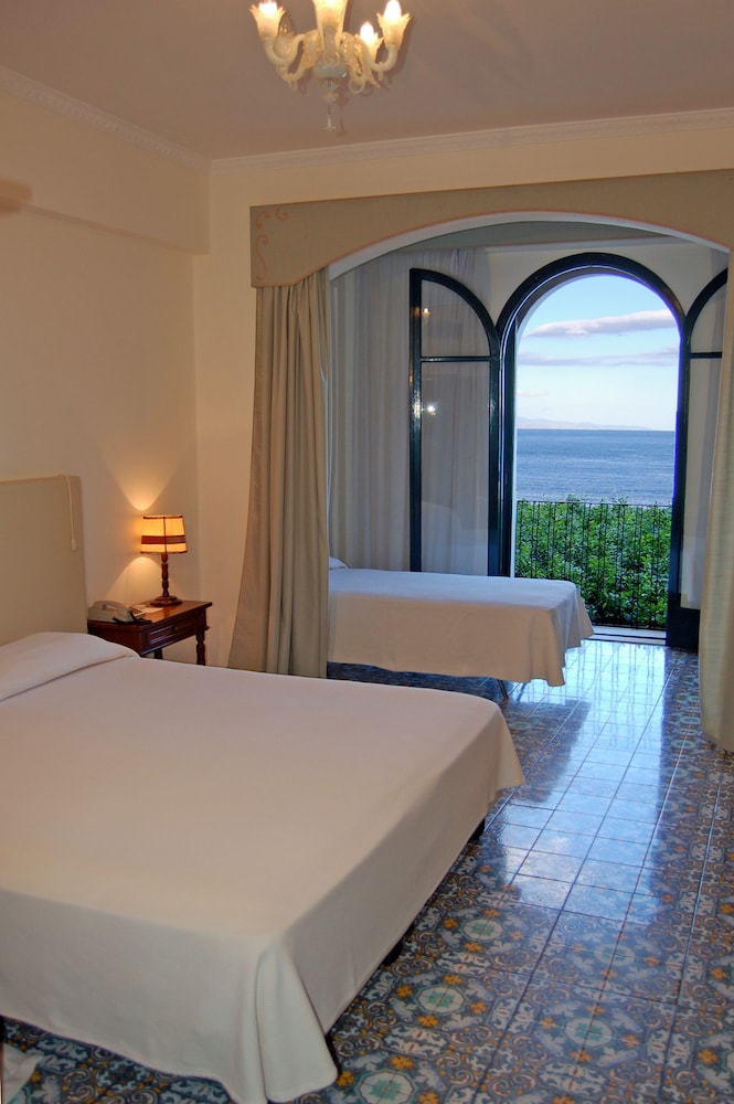 Hotel Lido Mediterranee — Hotel rooms in Taormina, Sicily