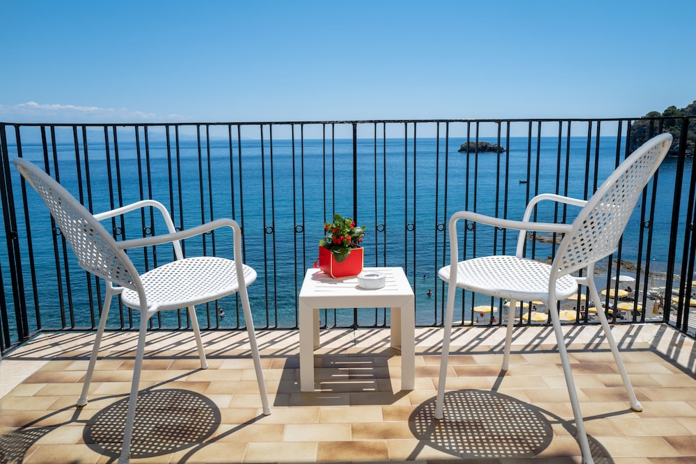 Hotel Lido Mediterranee — Hotel rooms in Taormina, Sicily