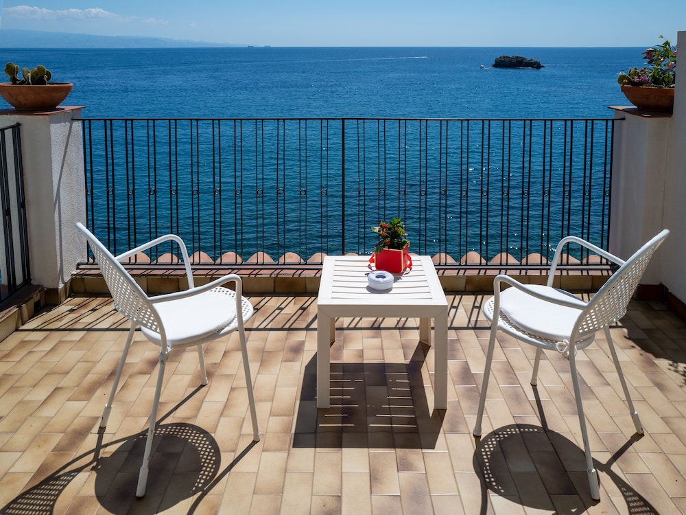 Hotel Lido Mediterranee — Hotel rooms in Taormina, Sicily