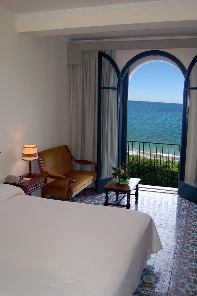 Hotel Lido Mediterranee — Hotel rooms in Taormina, Sicily