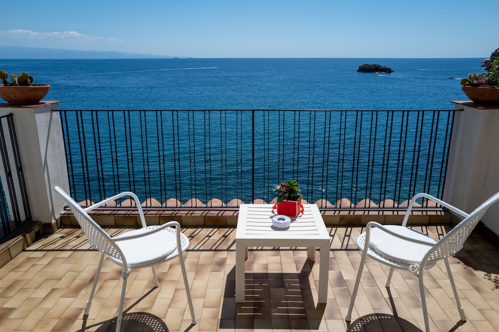 Hotel Lido Mediterranee — Hotel rooms in Taormina, Sicily