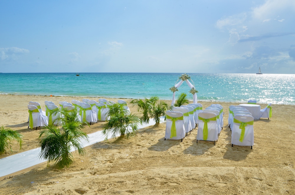 CocoLaPalm Seaside Resort — Beach in Negril