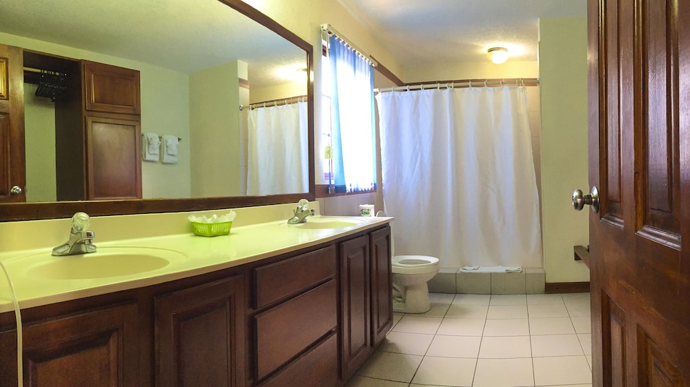 CocoLaPalm Seaside Resort — Hotel rooms in Negril