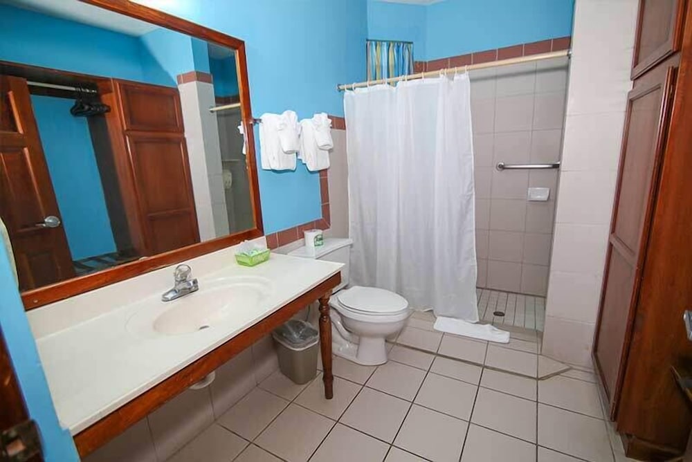 CocoLaPalm Seaside Resort — Hotel rooms in Negril