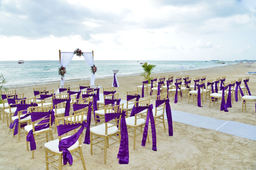 CocoLaPalm Seaside Resort — Beach in Negril