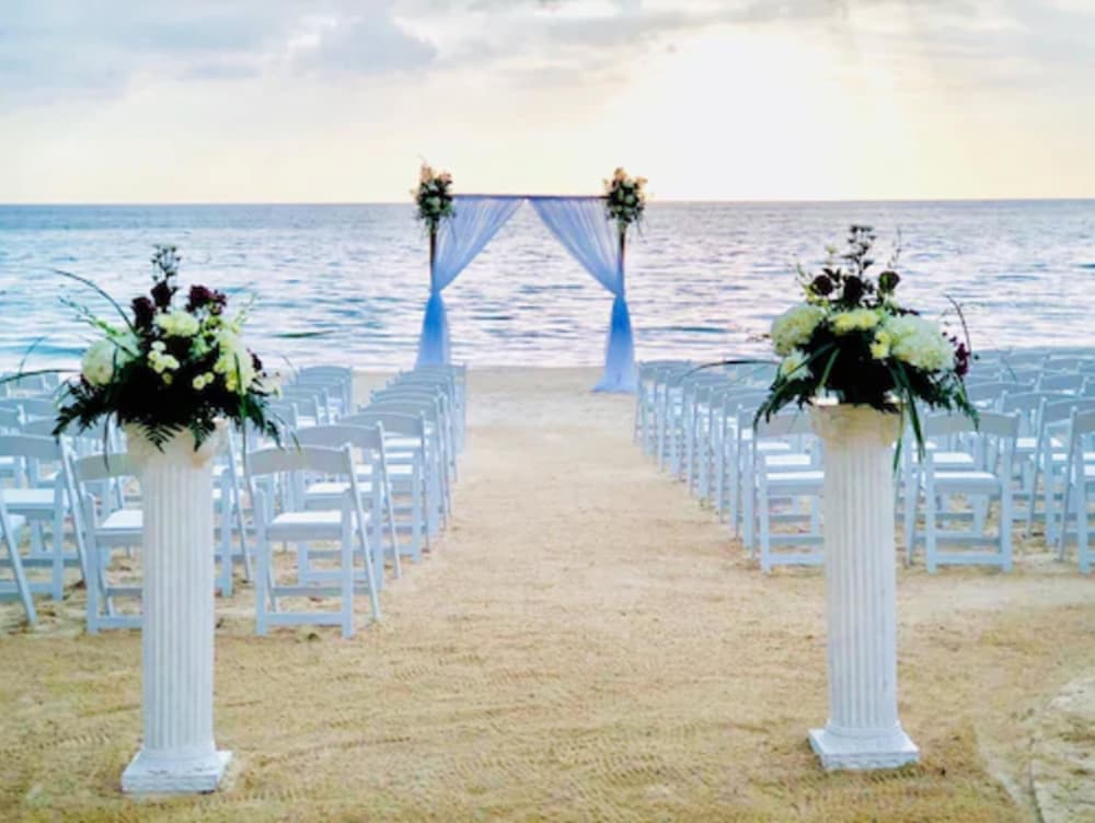 CocoLaPalm Seaside Resort — Beach in Negril