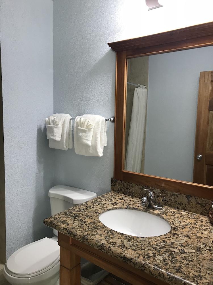 CocoLaPalm Seaside Resort — Hotel rooms in Negril