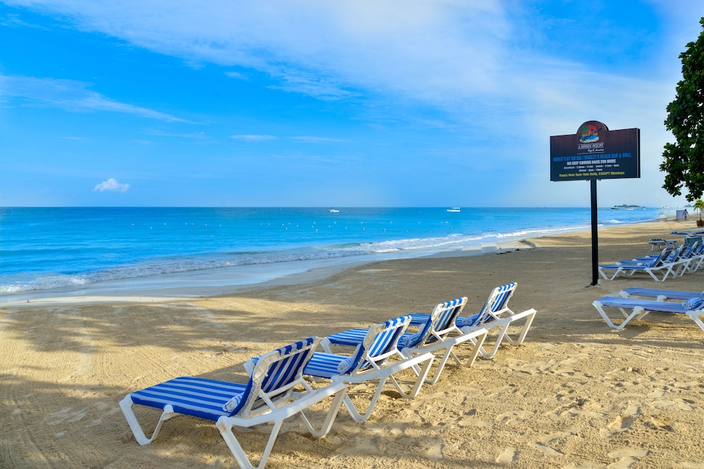 CocoLaPalm Seaside Resort — Beach in Negril