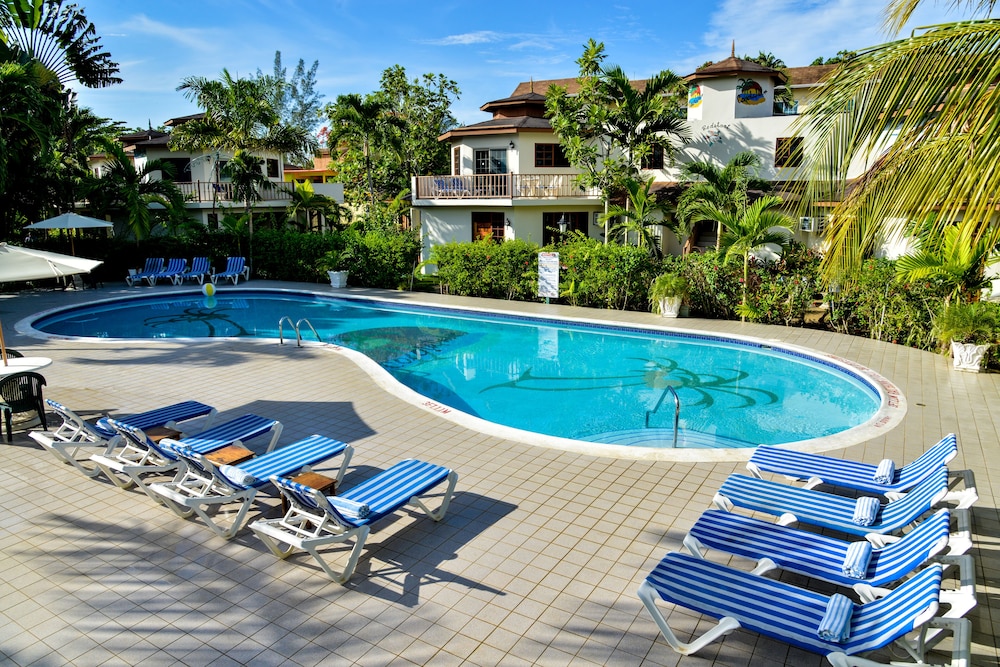 CocoLaPalm Seaside Resort — Main photo in Negril