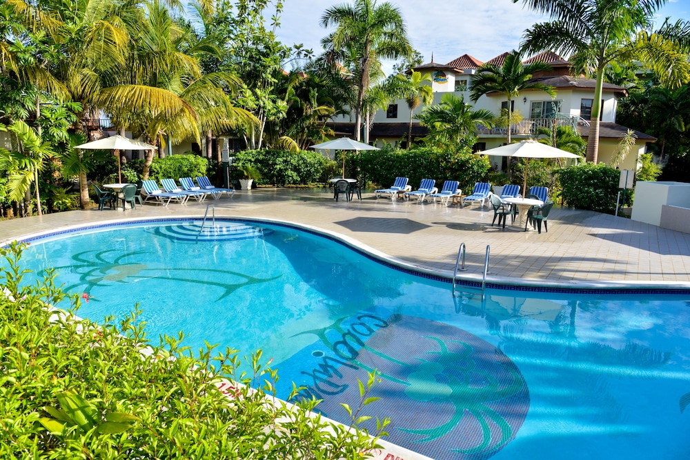 CocoLaPalm Seaside Resort — Swimming pool in Negril