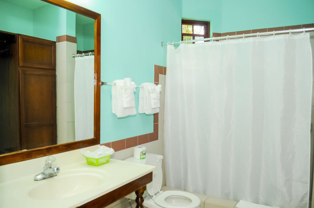 CocoLaPalm Seaside Resort — Hotel rooms in Negril
