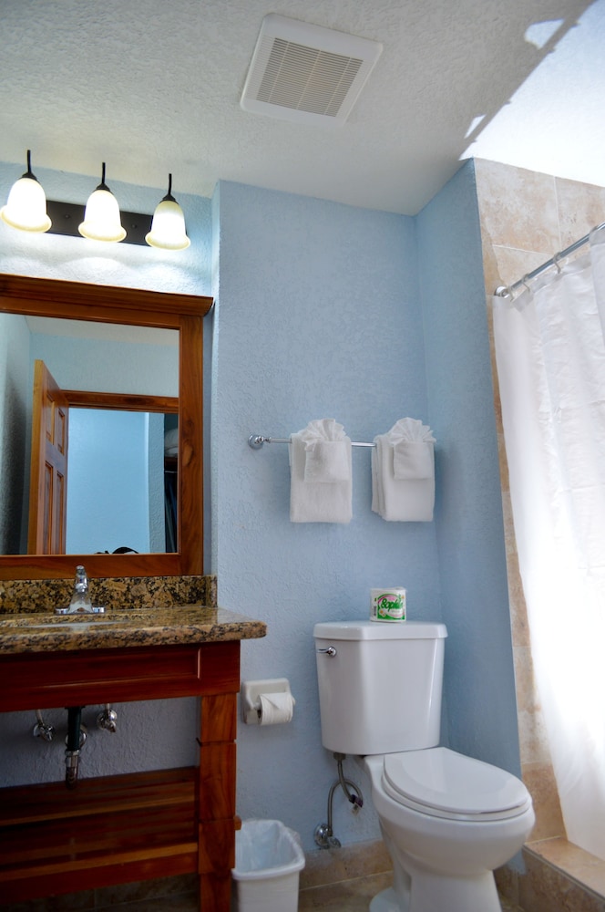 CocoLaPalm Seaside Resort — Hotel rooms in Negril