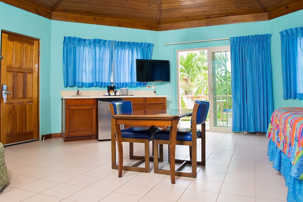 CocoLaPalm Seaside Resort — Hotel rooms in Negril