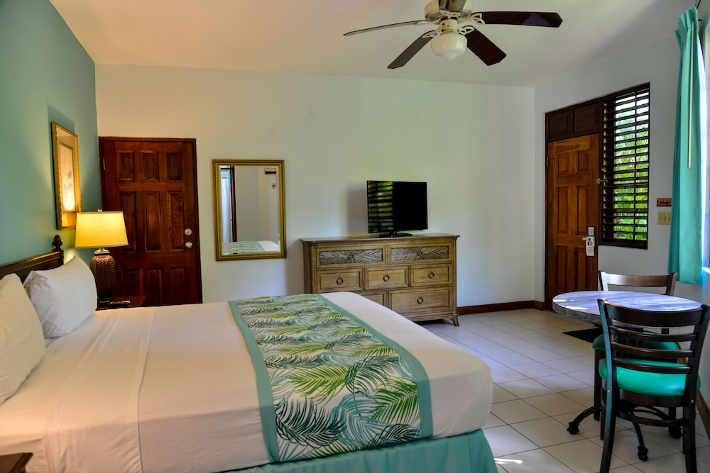 CocoLaPalm Seaside Resort — Hotel rooms in Negril