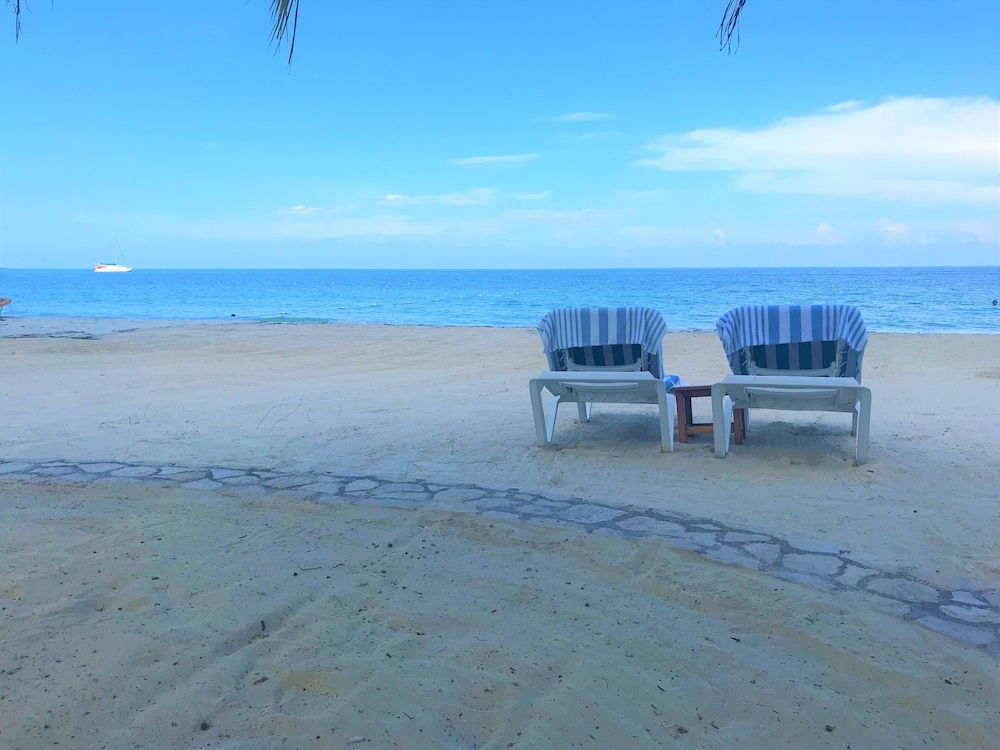 CocoLaPalm Seaside Resort — Beach in Negril