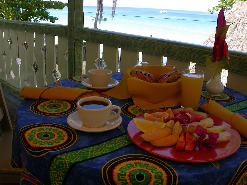 Country Country — Restaurant & bars in Negril