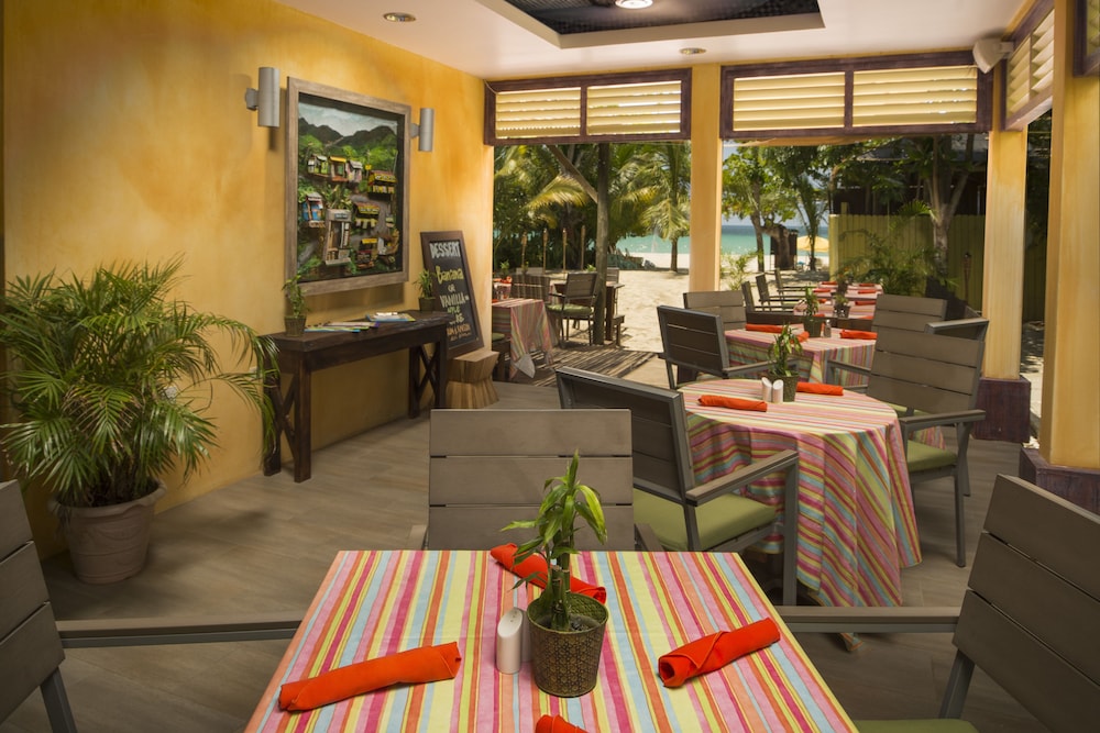 Country Country — Restaurant & bars in Negril