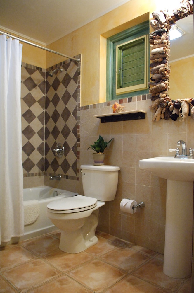Country Country — Hotel rooms in Negril