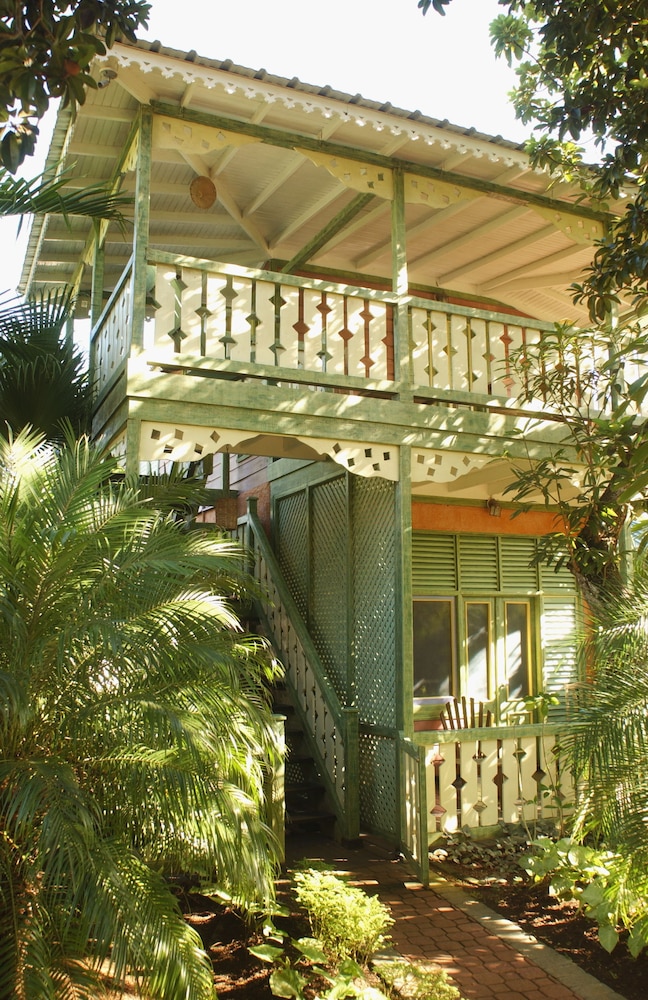 Country Country — Hotel building in Negril