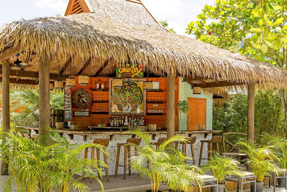 Country Country — Restaurant & bars in Negril
