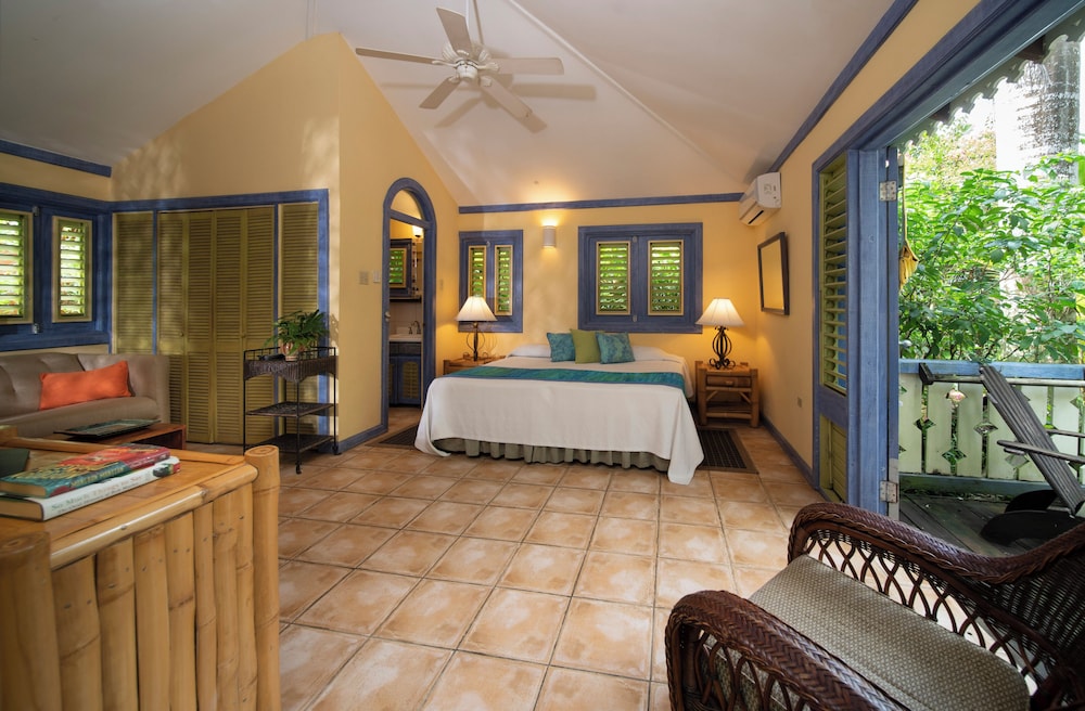 Country Country — Hotel rooms in Negril