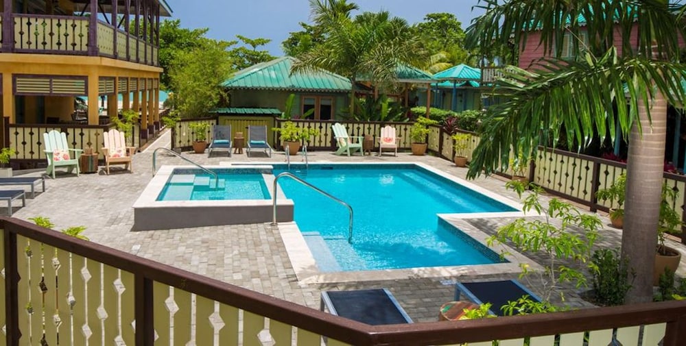 Country Country — Swimming pool in Negril