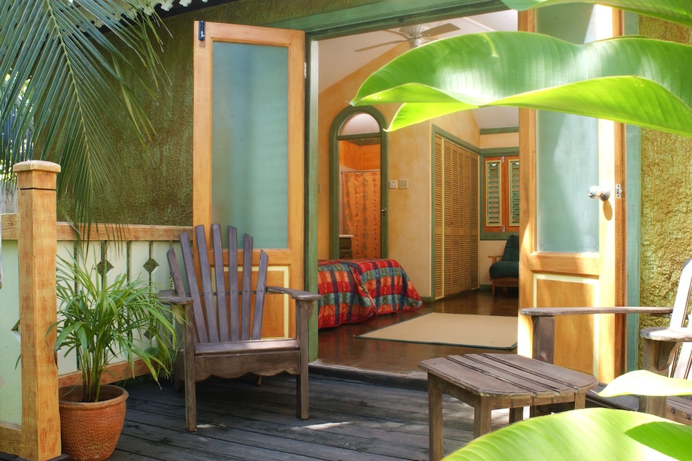 Country Country — Hotel rooms in Negril