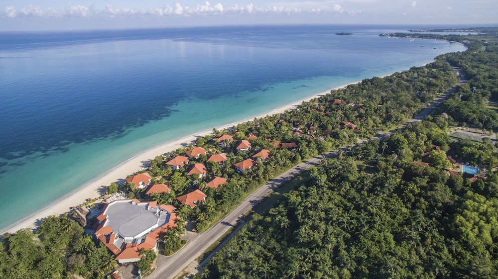 Couples Swept Away All Inclusive — Beach in Negril