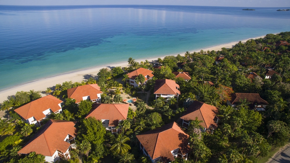 Couples Swept Away All Inclusive — Beach in Negril