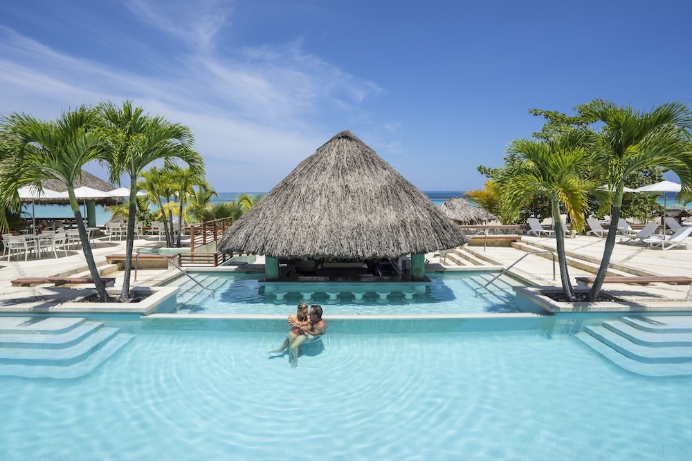 Couples Swept Away All Inclusive — Swimming pool in Negril