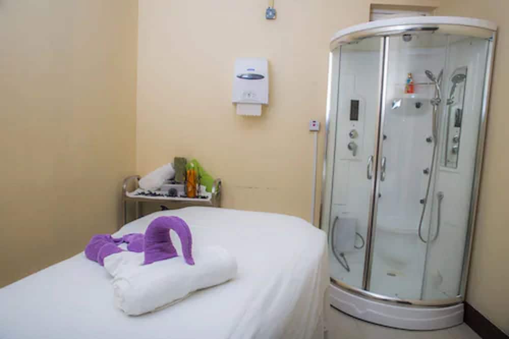 The Cardiff Hotel & Spa — Spa in Runaway Bay