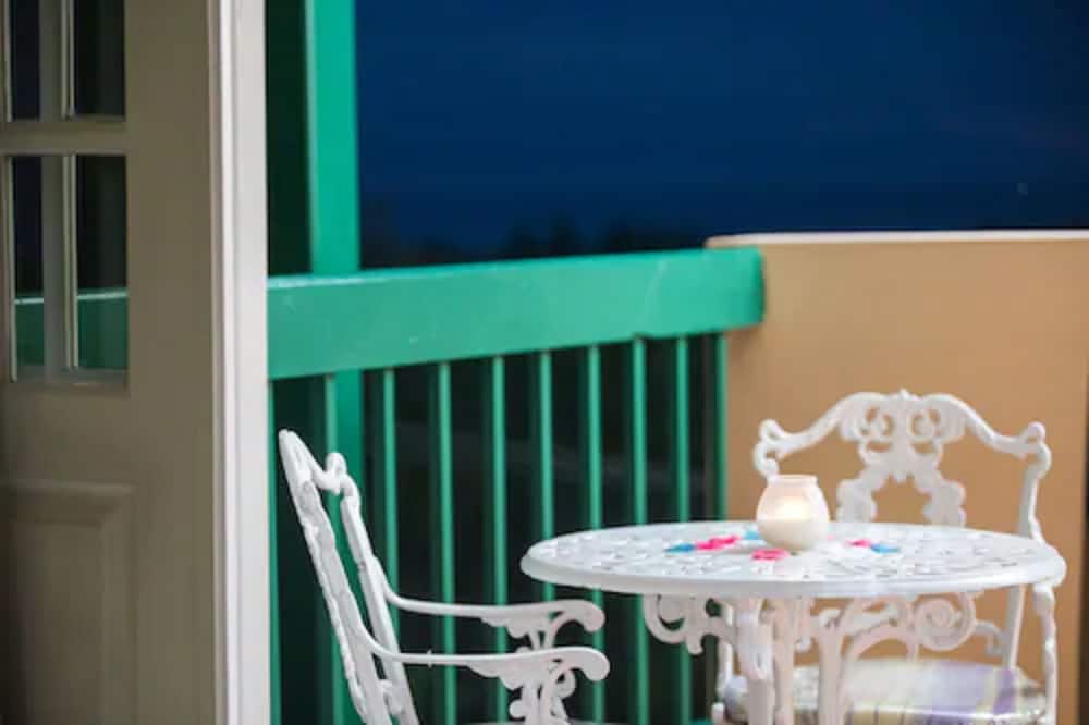 The Cardiff Hotel & Spa — Hotel rooms in Runaway Bay