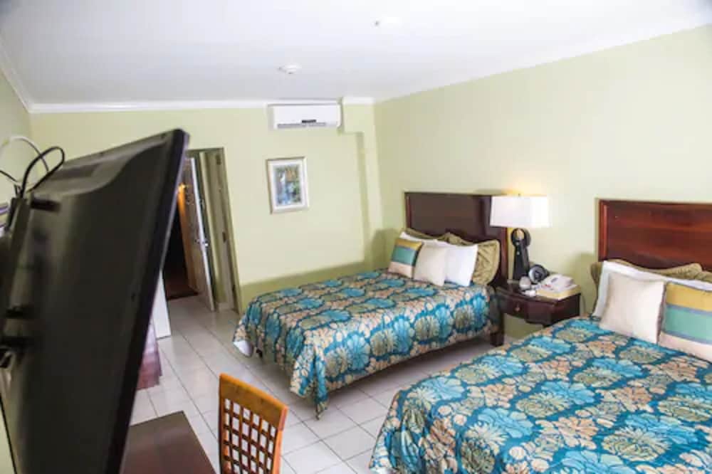 The Cardiff Hotel & Spa — Hotel rooms in Runaway Bay