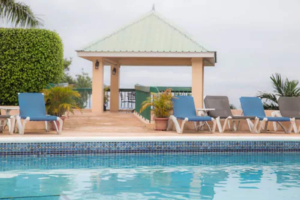 The Cardiff Hotel & Spa — Main photo in Runaway Bay