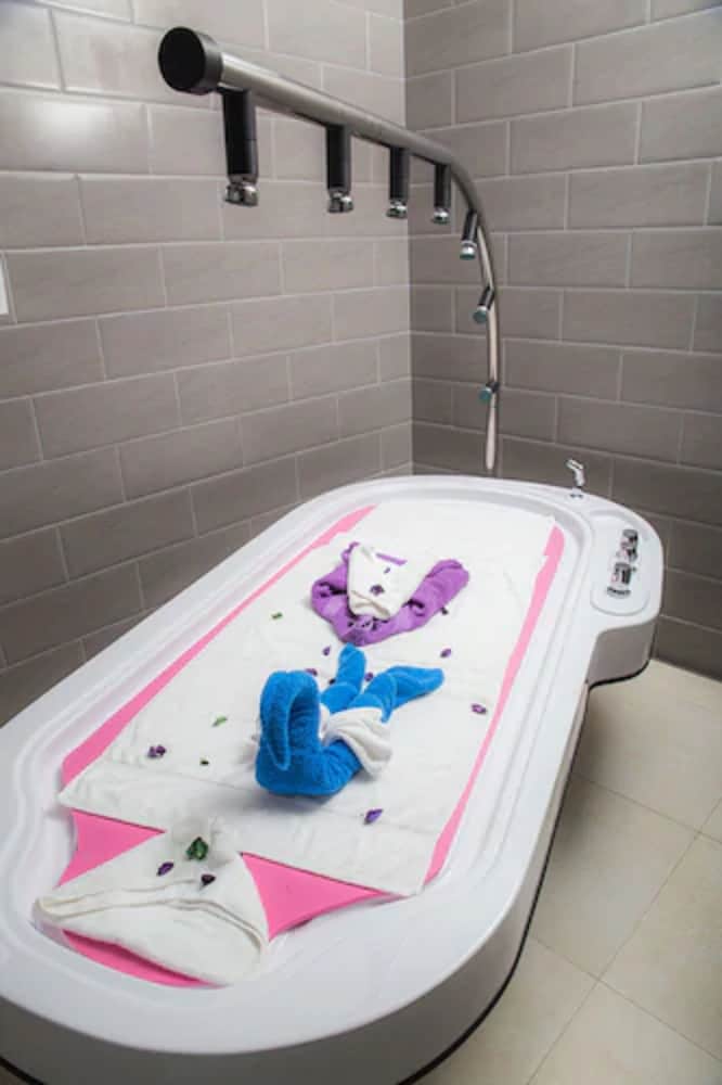 The Cardiff Hotel & Spa — Spa in Runaway Bay