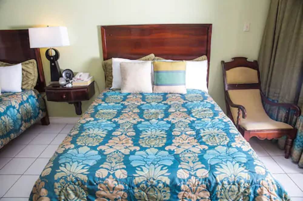 The Cardiff Hotel & Spa — Hotel rooms in Runaway Bay