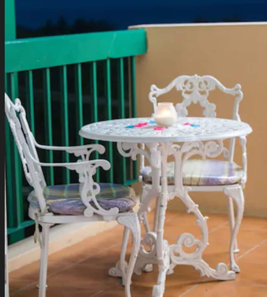 The Cardiff Hotel & Spa — Hotel rooms in Runaway Bay