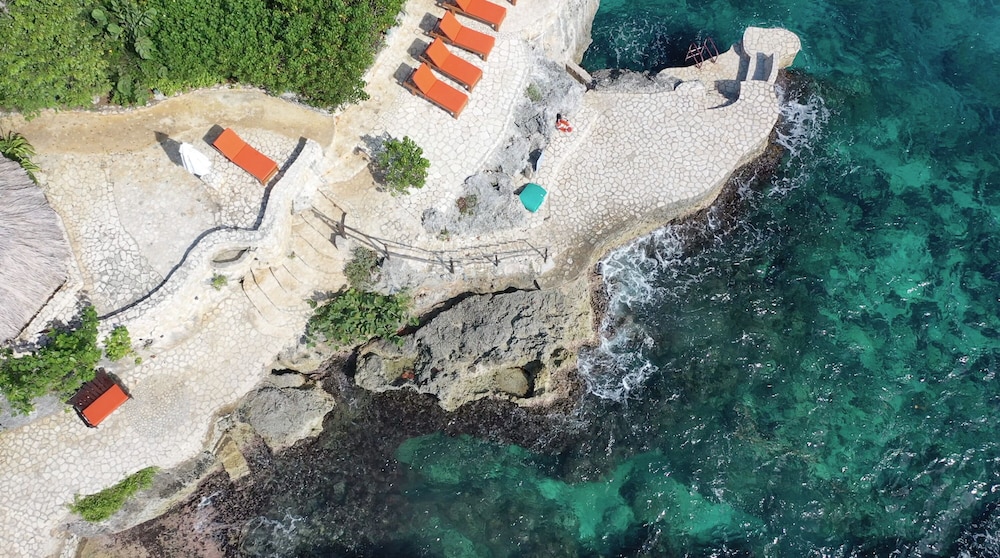 Tensing Pen Hotel — Beach in Negril