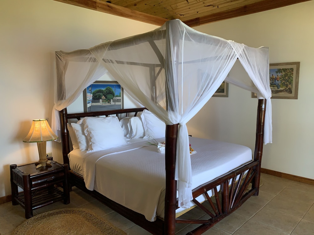 Tensing Pen Hotel — Hotel rooms in Negril