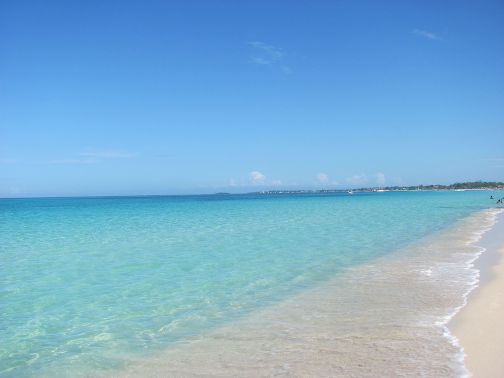 Tensing Pen Hotel — Beach in Negril