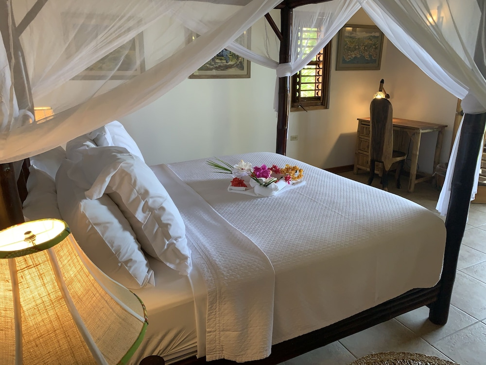 Tensing Pen Hotel — Hotel rooms in Negril