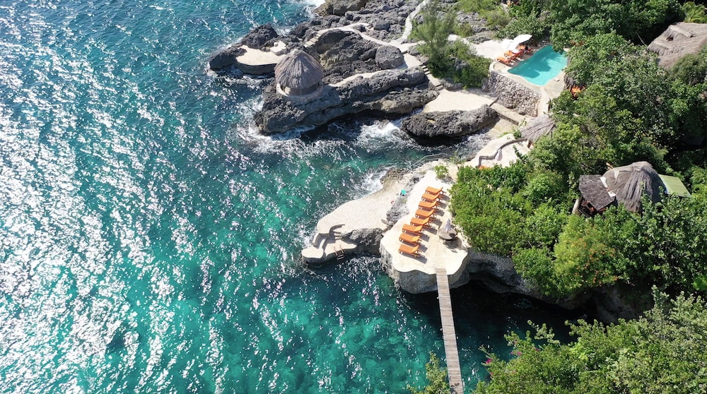 Tensing Pen Hotel — Swimming pool in Negril