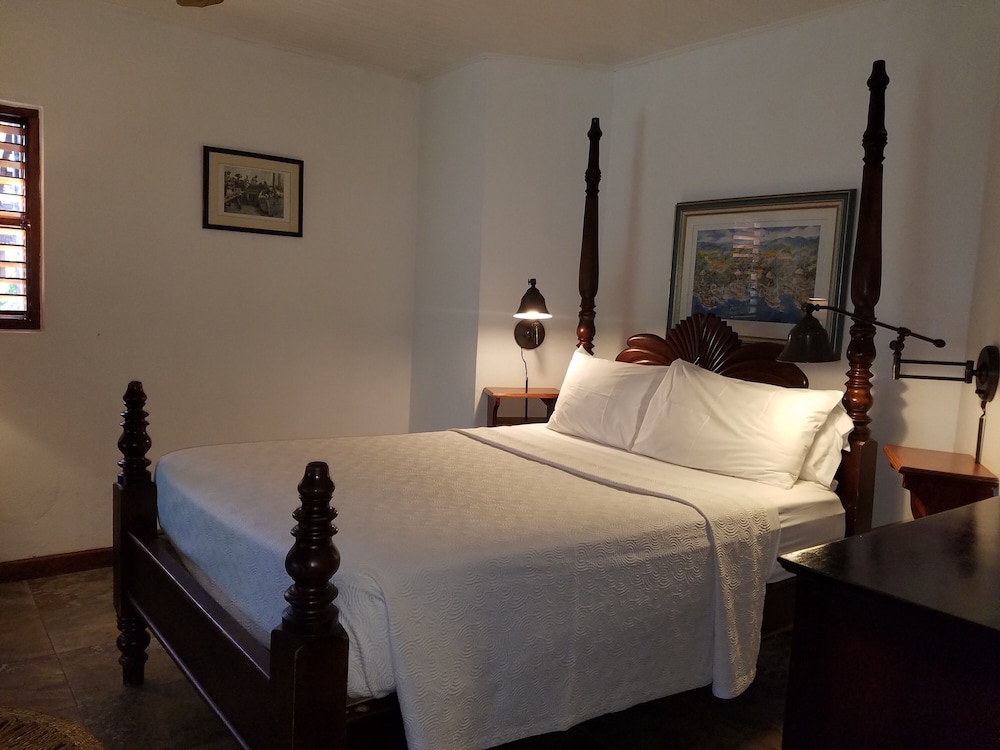 Tensing Pen Hotel — Hotel rooms in Negril
