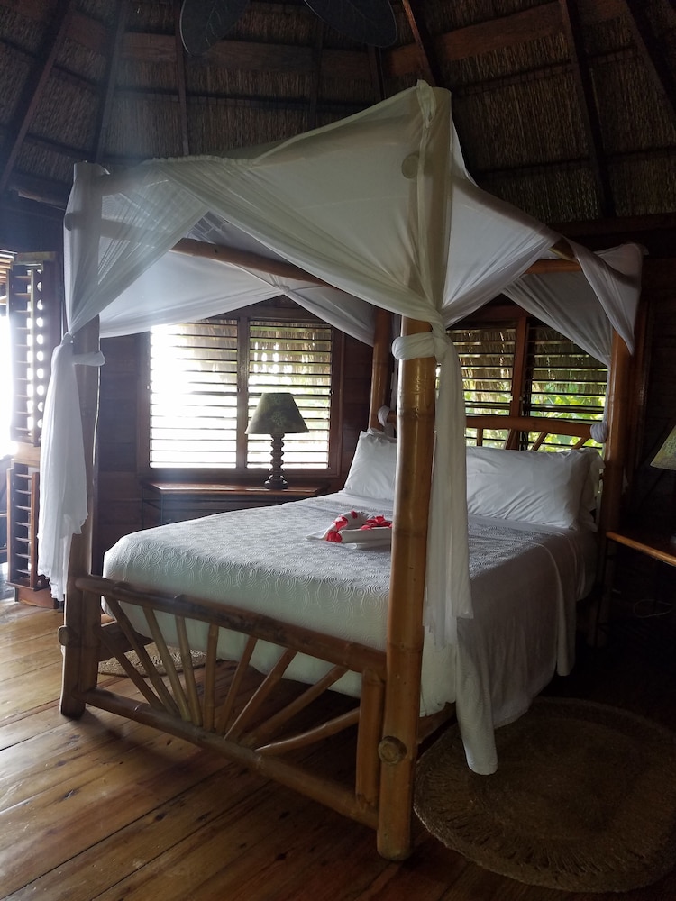 Tensing Pen Hotel — Hotel rooms in Negril