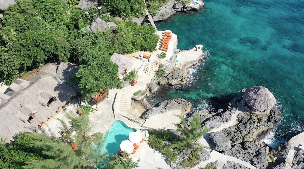 Tensing Pen Hotel — Swimming pool in Negril