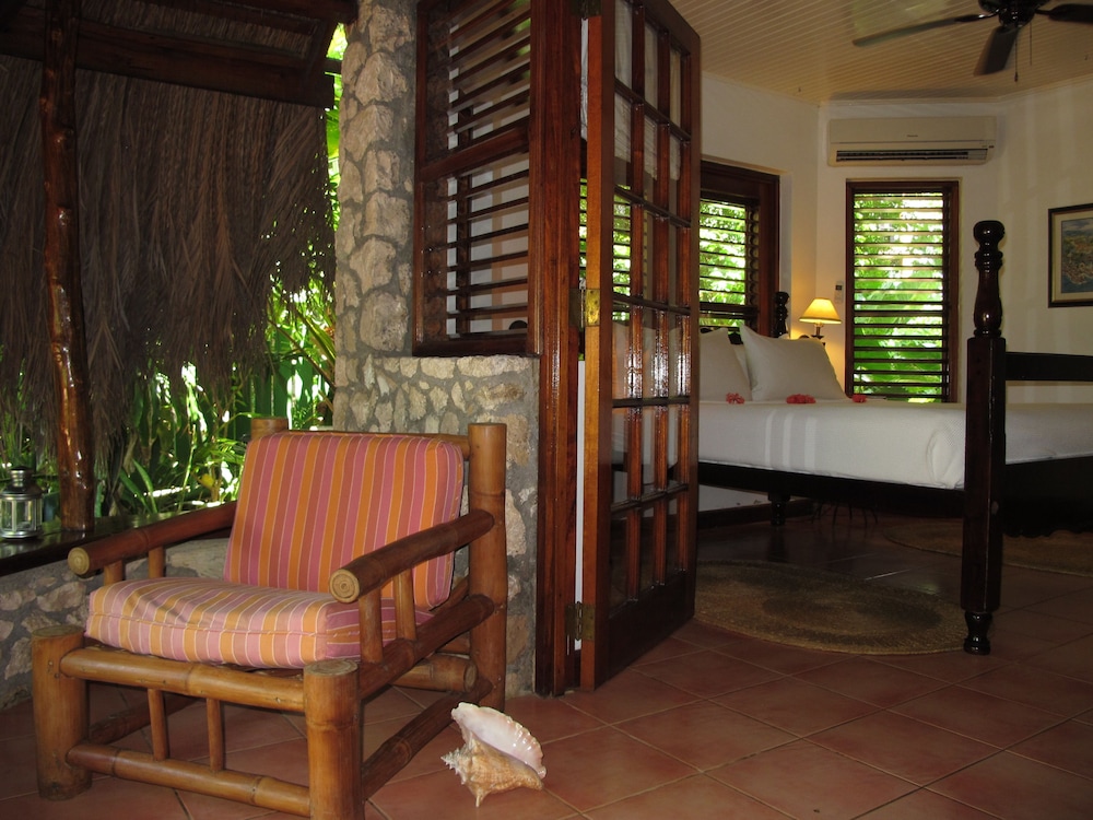 Tensing Pen Hotel — Hotel rooms in Negril